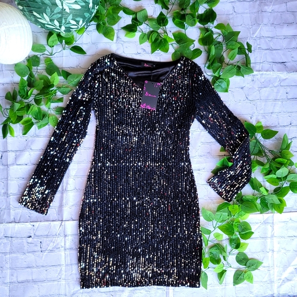 ❤️‍🔥MUST HAVE THIS DRESS❤️‍🔥 - Picture 2 of 6